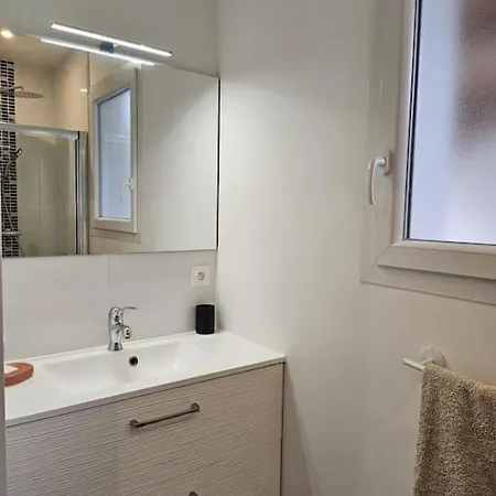 Jolie Maison Neuve Avec Piscine Villa *