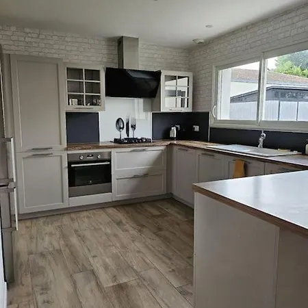 Jolie Maison Neuve Avec Piscine Esnandes